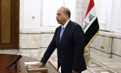 القاضي منذر إبراهيم حسين رئيس المحكمة الاتحادية العليا في العراق يؤدي اليمين الدستورية أمام رئيس الجمهورية عبد اللطيف رشيد